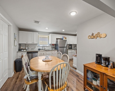 1211 Trimm Avenue - Photo Thumbnail 12
