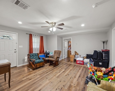 1211 Trimm Avenue - Photo Thumbnail 10