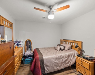 1211 Trimm Avenue - Photo Thumbnail 15