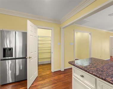 1535 W 25th Street - Photo Thumbnail 10