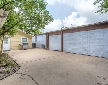 1535 W 25th Street - Photo Thumbnail 4