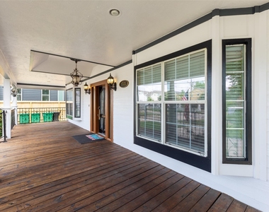 1535 W 25th Street - Photo Thumbnail 3