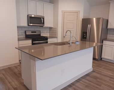 7826 Sleek Flock Lane - Photo Thumbnail 4