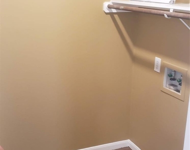 222 Canterbury Drive - Photo Thumbnail 16