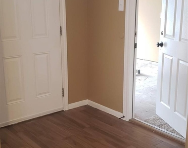 222 Canterbury Drive - Photo Thumbnail 2