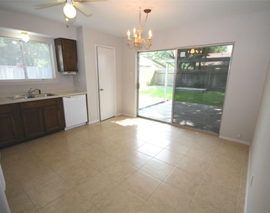 1106 Ravenscourt Drive - Photo Thumbnail 6