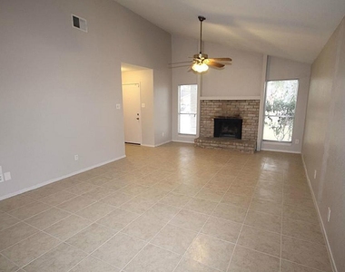 1106 Ravenscourt Drive - Photo Thumbnail 4