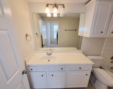604 Reinerman Street - Photo Thumbnail 4