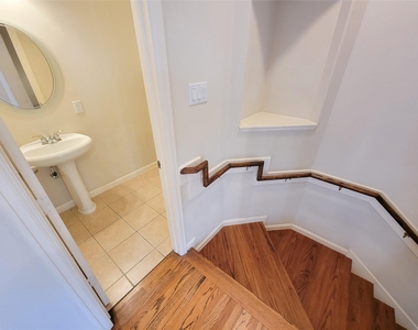 604 Reinerman Street - Photo Thumbnail 7