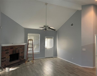 2103 Ragland Drive - Photo Thumbnail 6