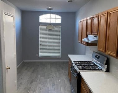 2103 Ragland Drive - Photo Thumbnail 2