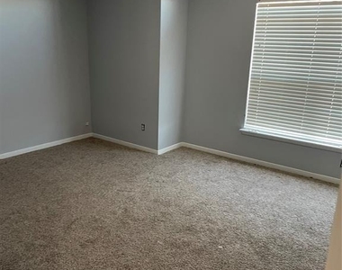 2103 Ragland Drive - Photo Thumbnail 17