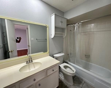7700 Creekbend Drive - Photo Thumbnail 16
