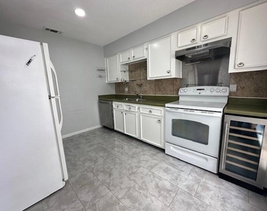 7700 Creekbend Drive - Photo Thumbnail 6