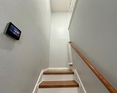 7700 Creekbend Drive - Photo Thumbnail 8