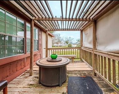 1201 Pampas Lane - Photo Thumbnail 3