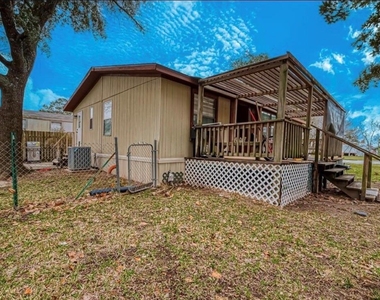 1201 Pampas Lane - Photo Thumbnail 4