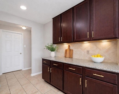 2707 Golden Hills Court - Photo Thumbnail 11