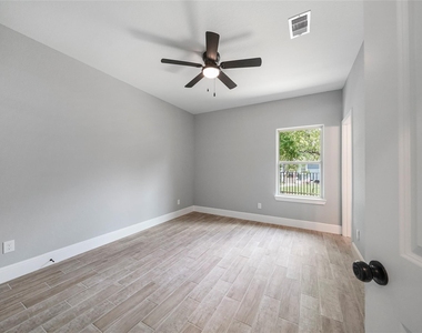 4205 Elmwood Street - Photo Thumbnail 20