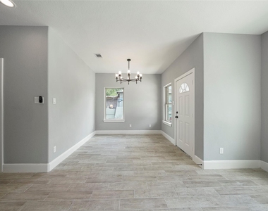 4205 Elmwood Street - Photo Thumbnail 9