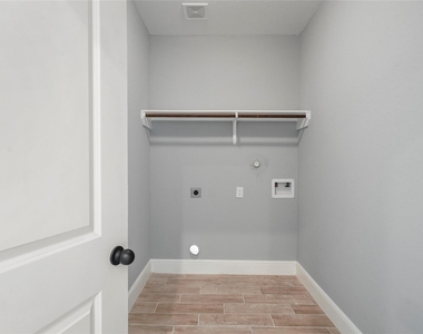 4205 Elmwood Street - Photo Thumbnail 17