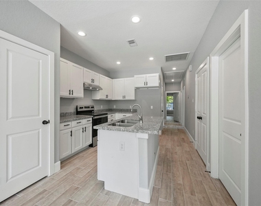 4205 Elmwood Street - Photo Thumbnail 12