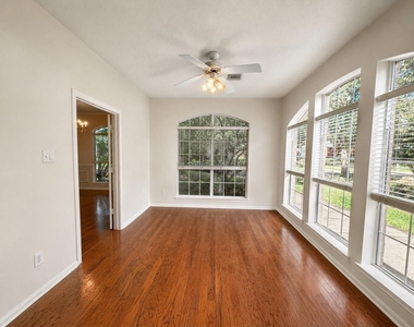 223 Wild Oak Run - Photo Thumbnail 8