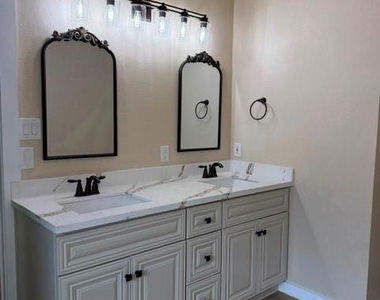 6426 Bowtrail - Photo Thumbnail 12