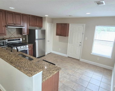 12014 Chelsea Elm Court - Photo Thumbnail 11