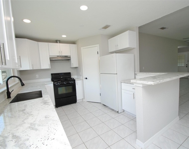 22831 John Rolfe Lane S - Photo Thumbnail 14