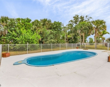 5251 Tower Drive - Photo Thumbnail 26