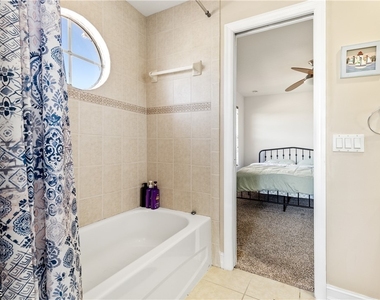 3101 Sw 26th Place - Photo Thumbnail 31