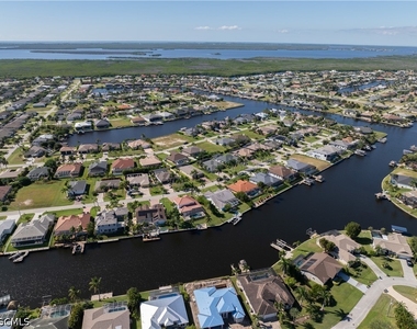3101 Sw 26th Place - Photo Thumbnail 5
