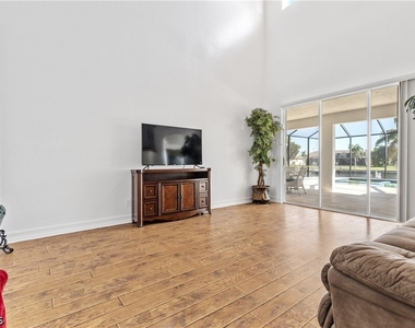 3101 Sw 26th Place - Photo Thumbnail 21