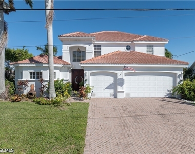 3101 Sw 26th Place - Photo Thumbnail 2