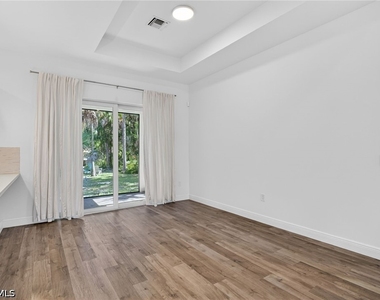2745 22nd Avenue Ne - Photo Thumbnail 4