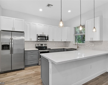 2745 22nd Avenue Ne - Photo Thumbnail 2