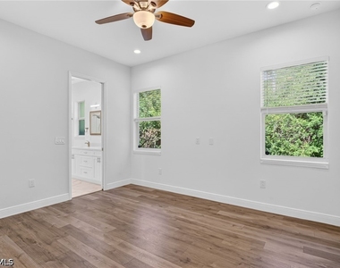 2745 22nd Avenue Ne - Photo Thumbnail 5