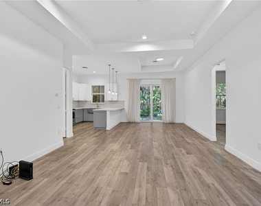 2745 22nd Avenue Ne - Photo Thumbnail 1