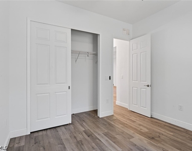 2745 22nd Avenue Ne - Photo Thumbnail 9