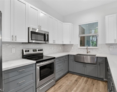 2745 22nd Avenue Ne - Photo Thumbnail 3