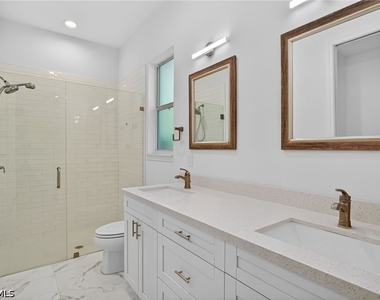2745 22nd Avenue Ne - Photo Thumbnail 6