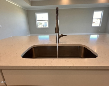 607 Clearwater Avenue - Photo Thumbnail 10
