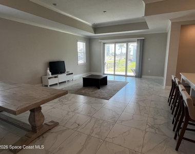 607 Clearwater Avenue - Photo Thumbnail 2