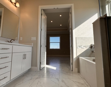 607 Clearwater Avenue - Photo Thumbnail 14