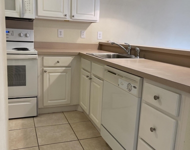 1495 Malibu Circle Ne - Photo Thumbnail 3