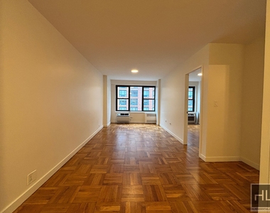 Fourth Avenue - Photo Thumbnail 1