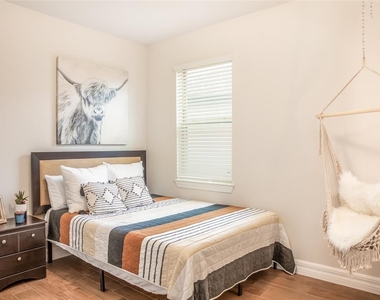 13877 Carlow Park Drive - Photo Thumbnail 5