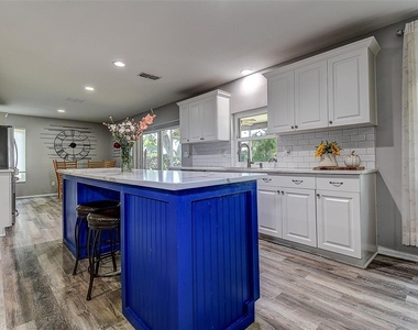 2481 Malcolm Drive - Photo Thumbnail 11