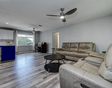 2481 Malcolm Drive - Photo Thumbnail 3
